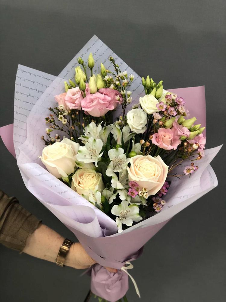 Букет цветов из: Альстромерии, Розы и Лизиантусы в Мезени