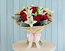 Букет цветов из:  Лилии и Розы в Мезени