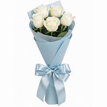 Букет 5 Белых роз Проуд в Мезени