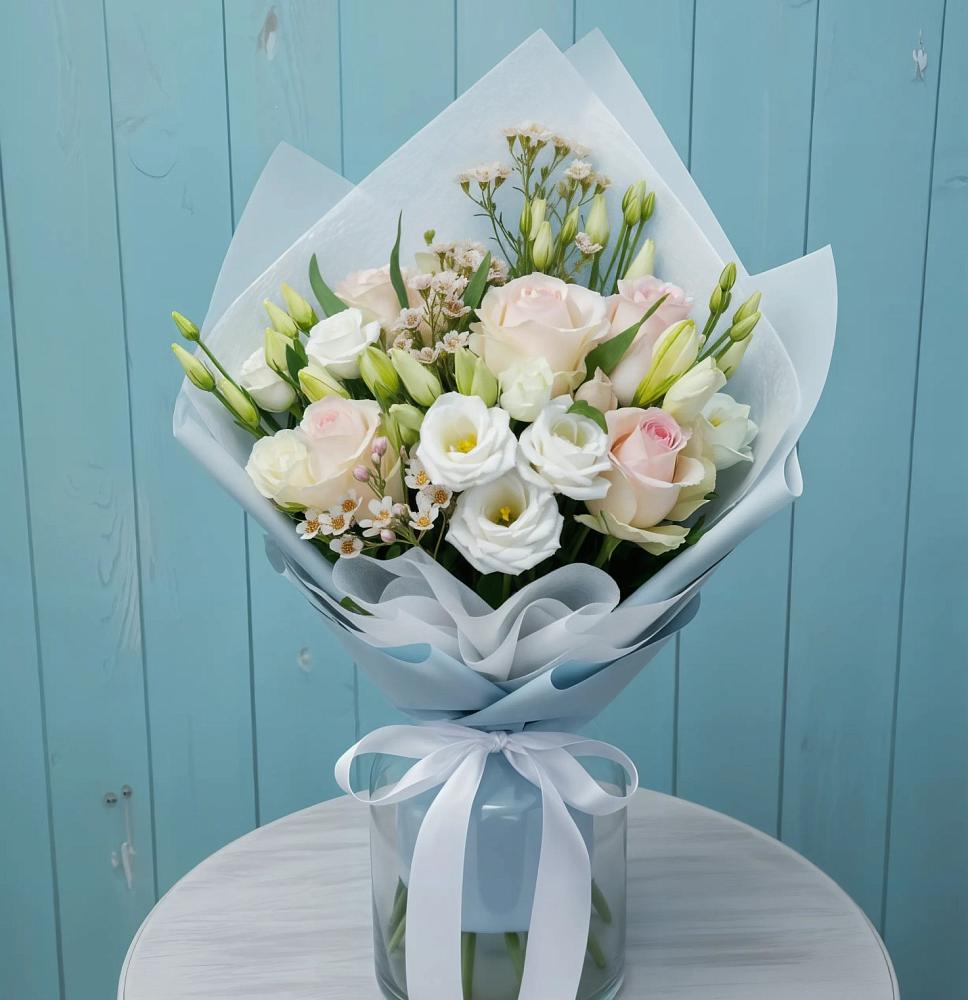 Букет цветов из: Розы и Лизиантусы в Мезени