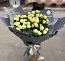 Букет Белые кустовые розы Солинеро в Мезени