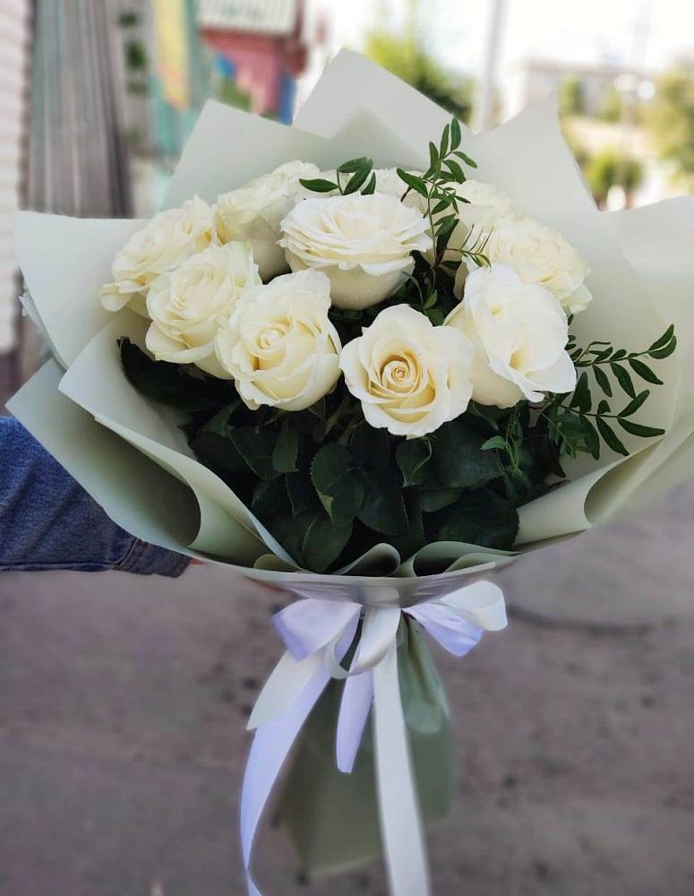 Букет Белые розы Проуд в Мезени