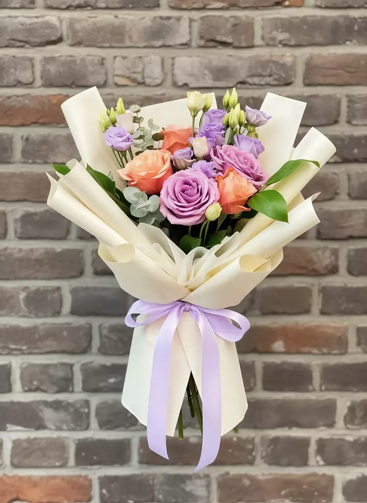 Букет цветов из: Лизиантусы и Розы в Мезени