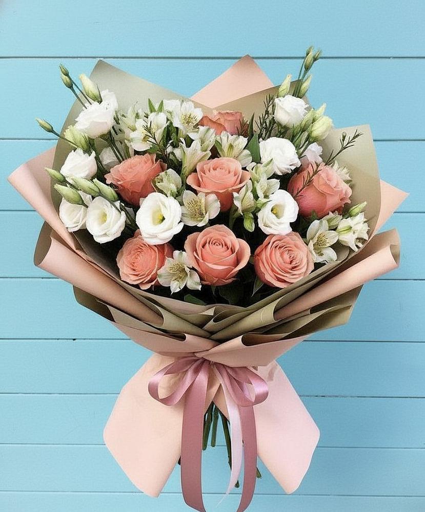 Букет цветов из: Розы, Альстромерии и Лизиантусы в Мезени