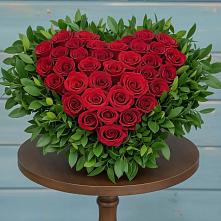 Цветочная композиция из Розы в виде сердца в Мезени