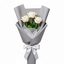 Букет 3 белые розы в Мезени
