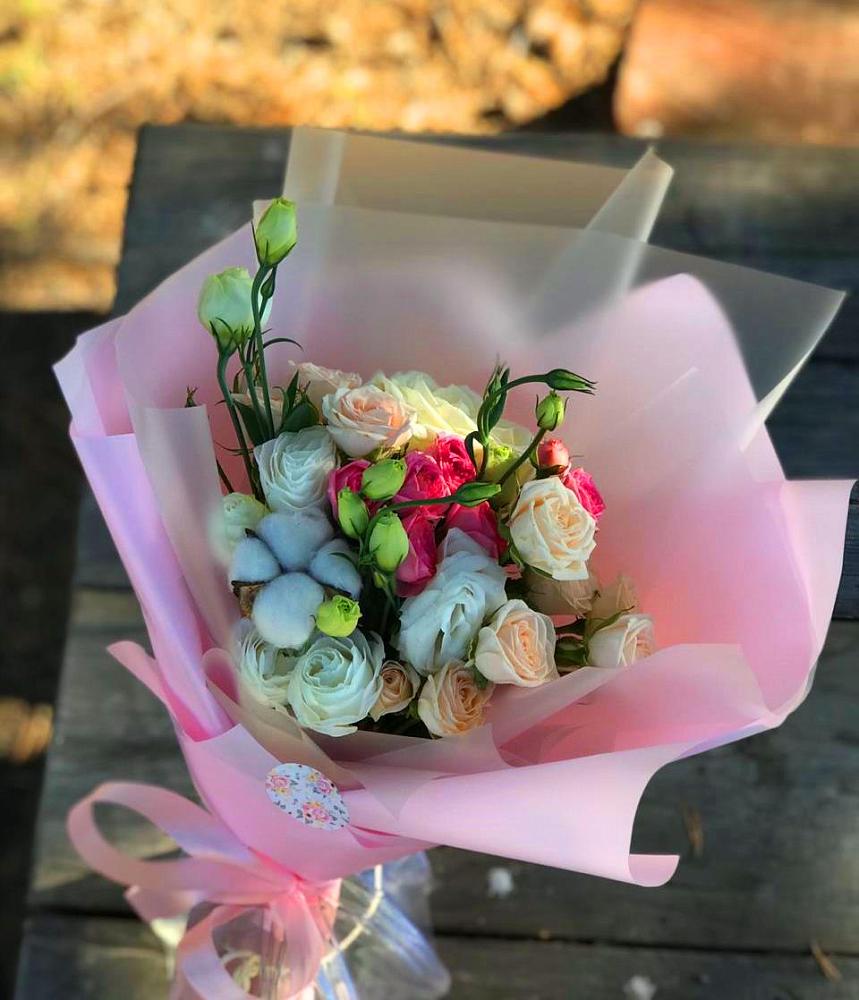 Букет цветов из: Розы и Лизиантусы в Мезени