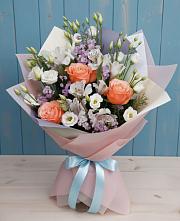Букет цветов из:  Лизиантусы, Розы, Альстромерии и Гипсофила в Мезени