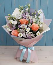 Букет цветов из:  Лизиантусы, Розы, Альстромерии и Гипсофила в Мезени