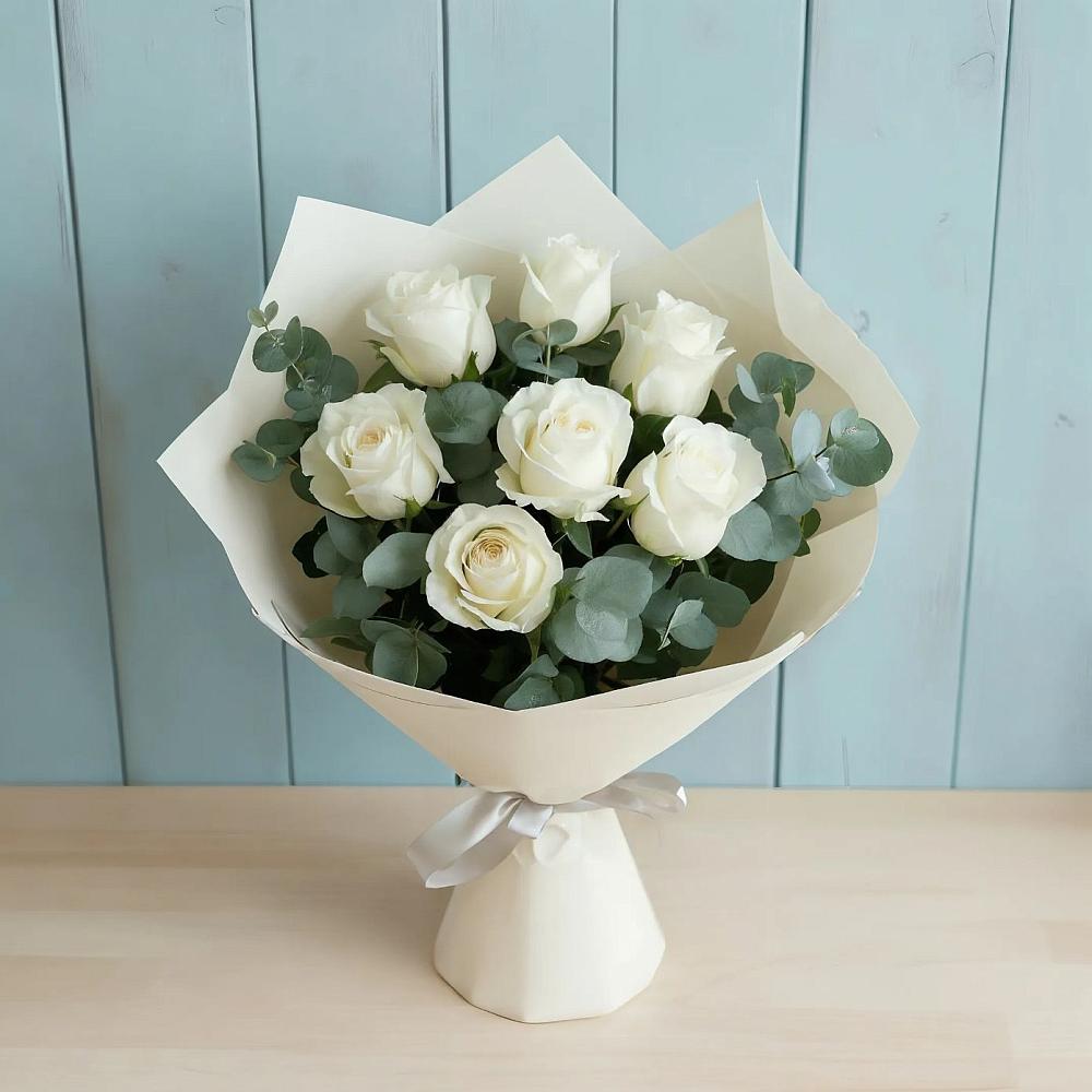 Букет Белые розы в Эвкалипте в Мезени