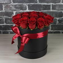 Цветочная композиция из Розы в шляпной коробке в Мезени