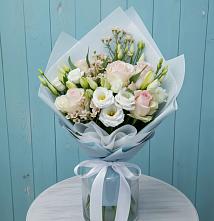Букет цветов из:  Розы и Лизиантусы в Мезени
