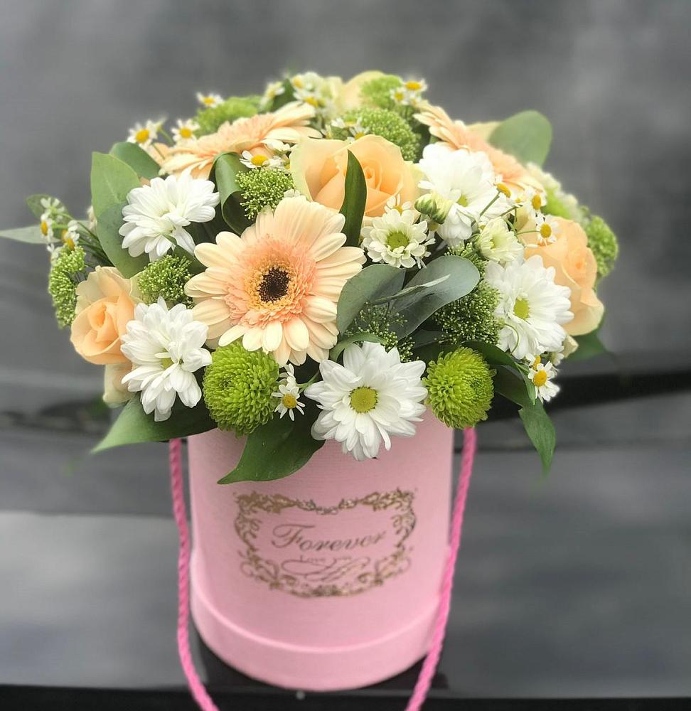 Цветочная композиция из Розы, Герберы и Хризантемы в шляпной коробке в Мезени