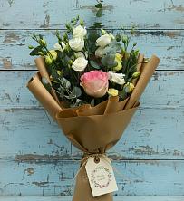 Букет цветов из:  Розы и Лизиантусы в Мезени