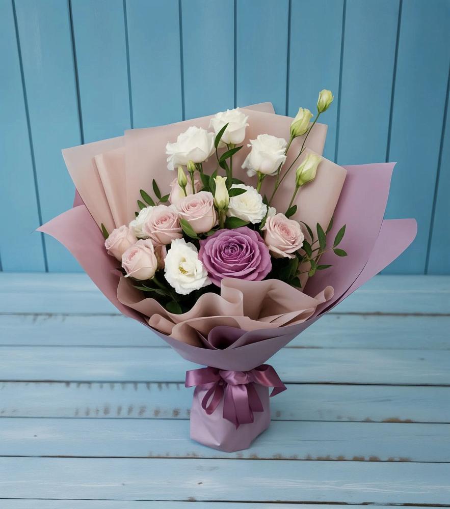 Букет цветов из: Розы и Лизиантусы в Мезени